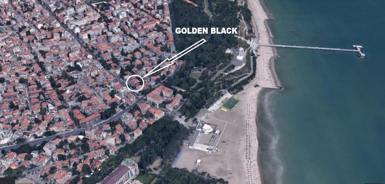 Golden Black Burgas Stad Buitenkant foto